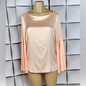 🤩😍❤️Blouse… Pleated Bell Sleeved